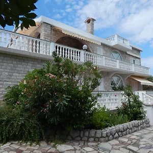 Apartman Roth, Šilo